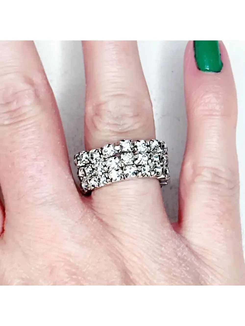 985l. Silvertone Stretch Ring Bling